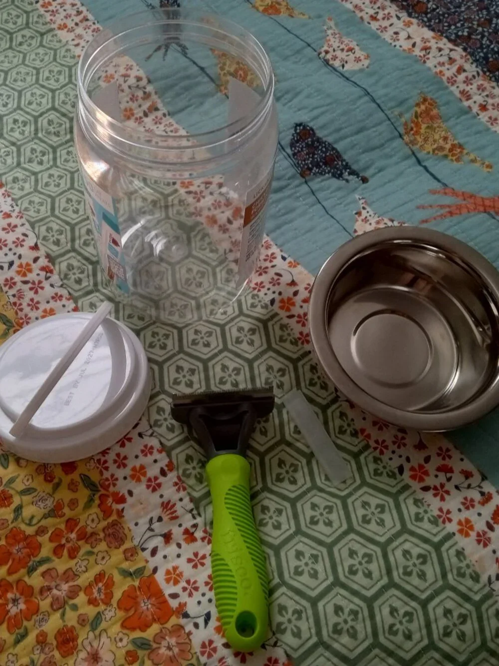 NEVER USED Deshedding Cat & Dog Brush + Stainless steel bowl + treatie jar